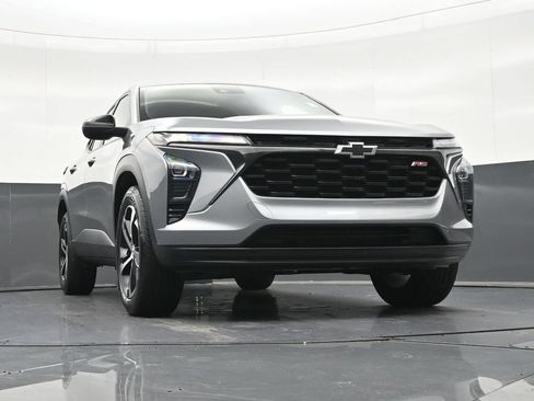 Used 2024 Chevrolet Trax RS FWD image 34