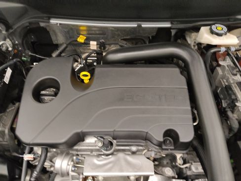 Used 2024 GMC Terrain SLT image 30