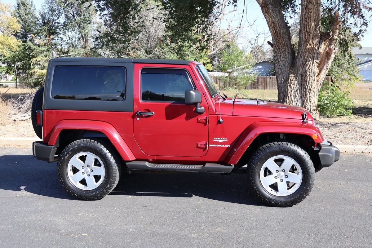 Used 2012 Jeep Wrangler Sahara w/ Connectivity Group AWD/4WD image 3