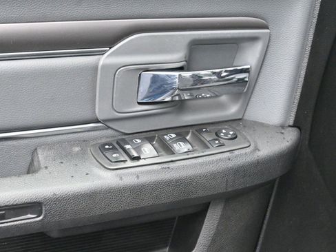 Used 2021 RAM 1500 Classic SLT image 10