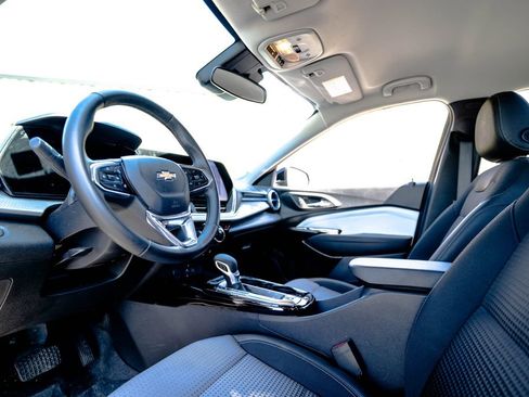 Certified 2024 Chevrolet Trax LT w/ Driver Confidence Package FWD image 5