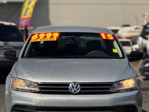 Used 2015 Volkswagen Jetta SE FWD image 2