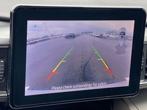 Used 2022 Ford Explorer XLT image 11