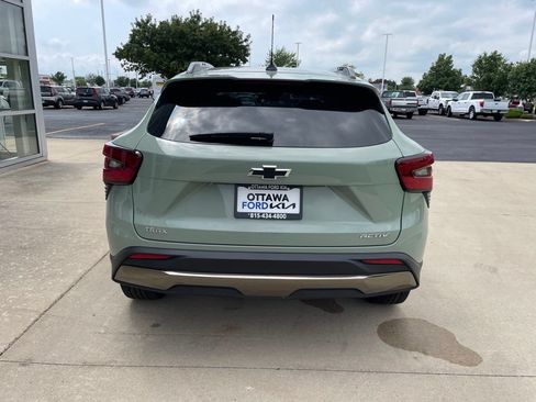 Used 2025 Chevrolet Trax ACTIV w/ Sunroof Package FWD image 6