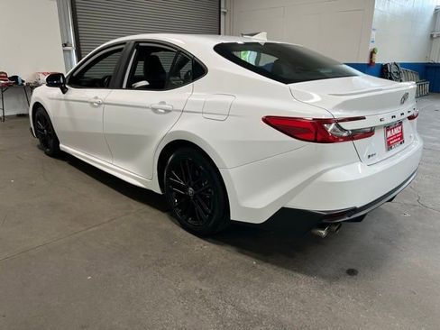 Used 2025 Toyota Camry SE FWD image 5