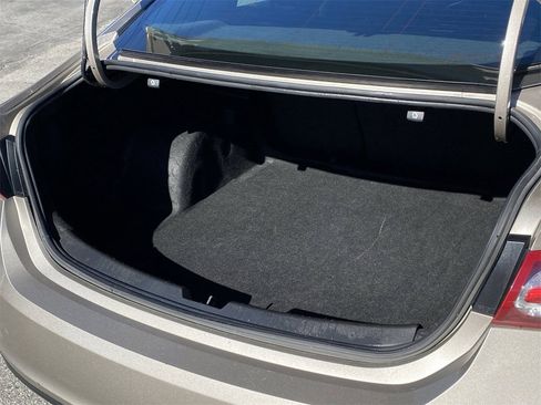 Used 2022 Chevrolet Malibu LT image 12