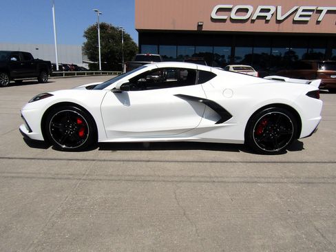 Used 2022 Chevrolet Corvette Stingray Preferred Cpe w/ Z51 Performance Package RWD image 8