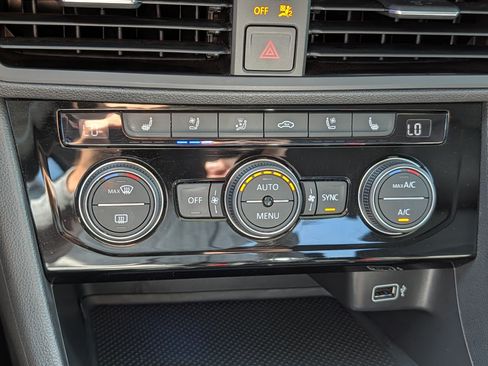 Used 2019 Volkswagen Jetta SEL Premium FWD image 23