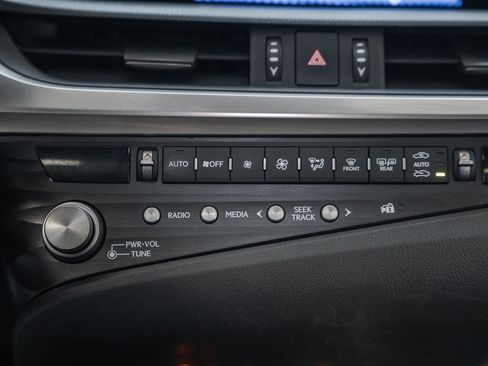 Used 2021 Lexus ES 350 F Sport w/ Accessory Package image 28