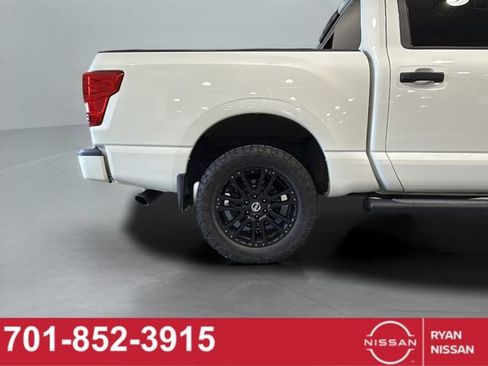 Certified 2019 Nissan Titan SL w/ Midnight Edition image 13