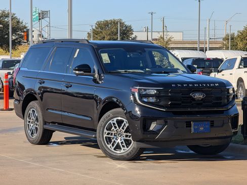 New 2025 Ford Expedition Active image 2