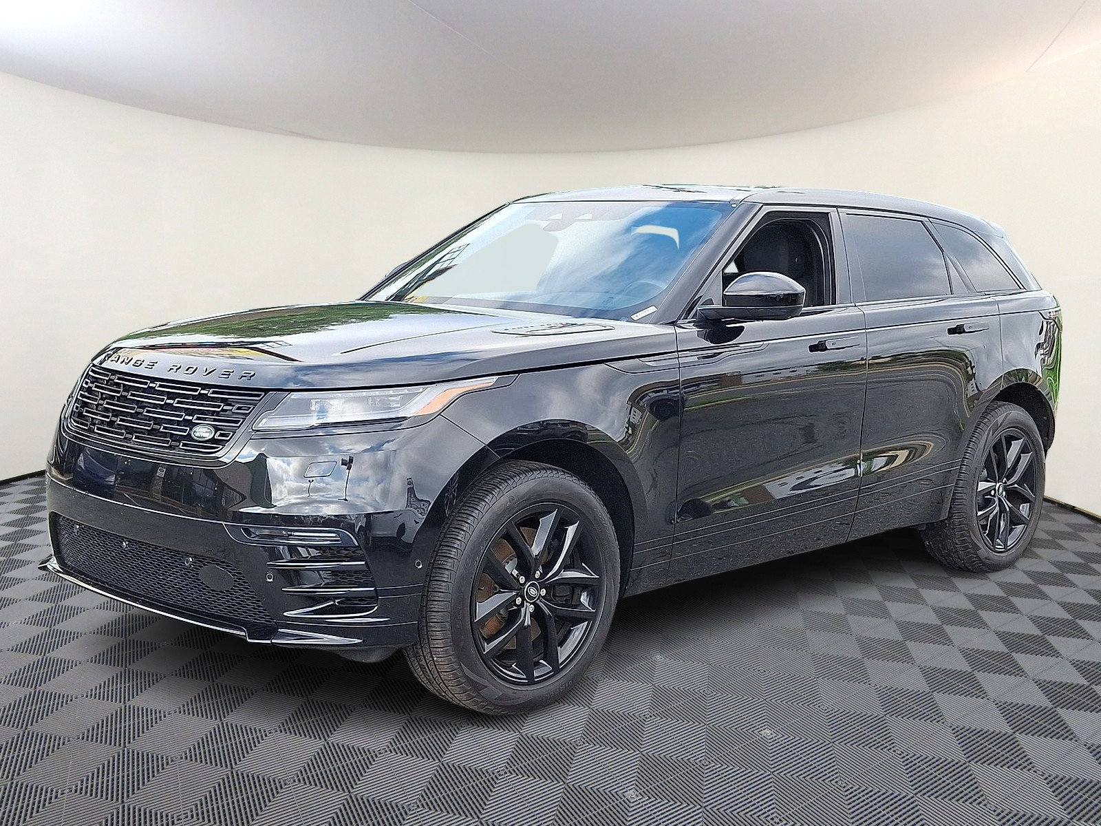 Certified 2026 Land Rover Range Rover Velar Dynamic SE AWD/4WD image 1