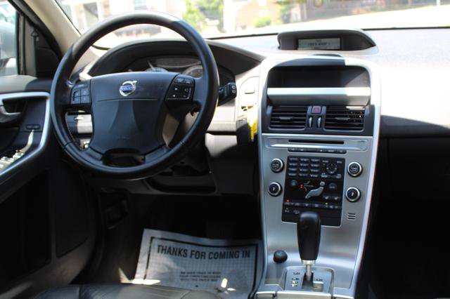 Used 2010 Volvo XC60 T6 AWD/4WD image 11