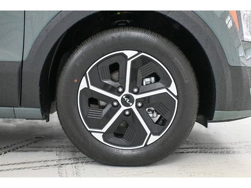 New 2025 Kia Niro EX w/ EX Cold Weather Package image 8