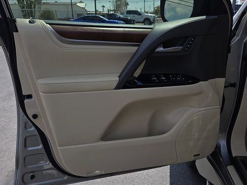 Used 2019 Lexus LX 570 4WD w/ Luxury Package image 13