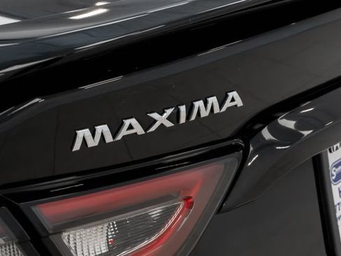 Used 2023 Nissan Maxima SR w/ Sport Mat Group FWD image 12