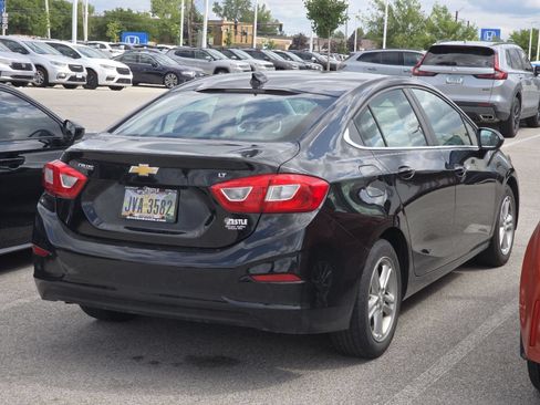 Used 2017 Chevrolet Cruze LT w/ Sun And Sound Package FWD image 7