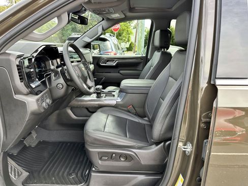 Used 2023 Chevrolet Silverado 1500 LTZ w/ LTZ Premium Package AWD/4WD image 12