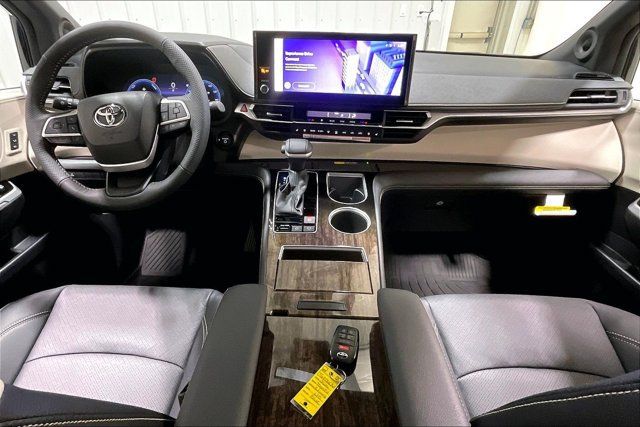 Used 2026 Toyota Sienna Limited AWD/4WD image 16