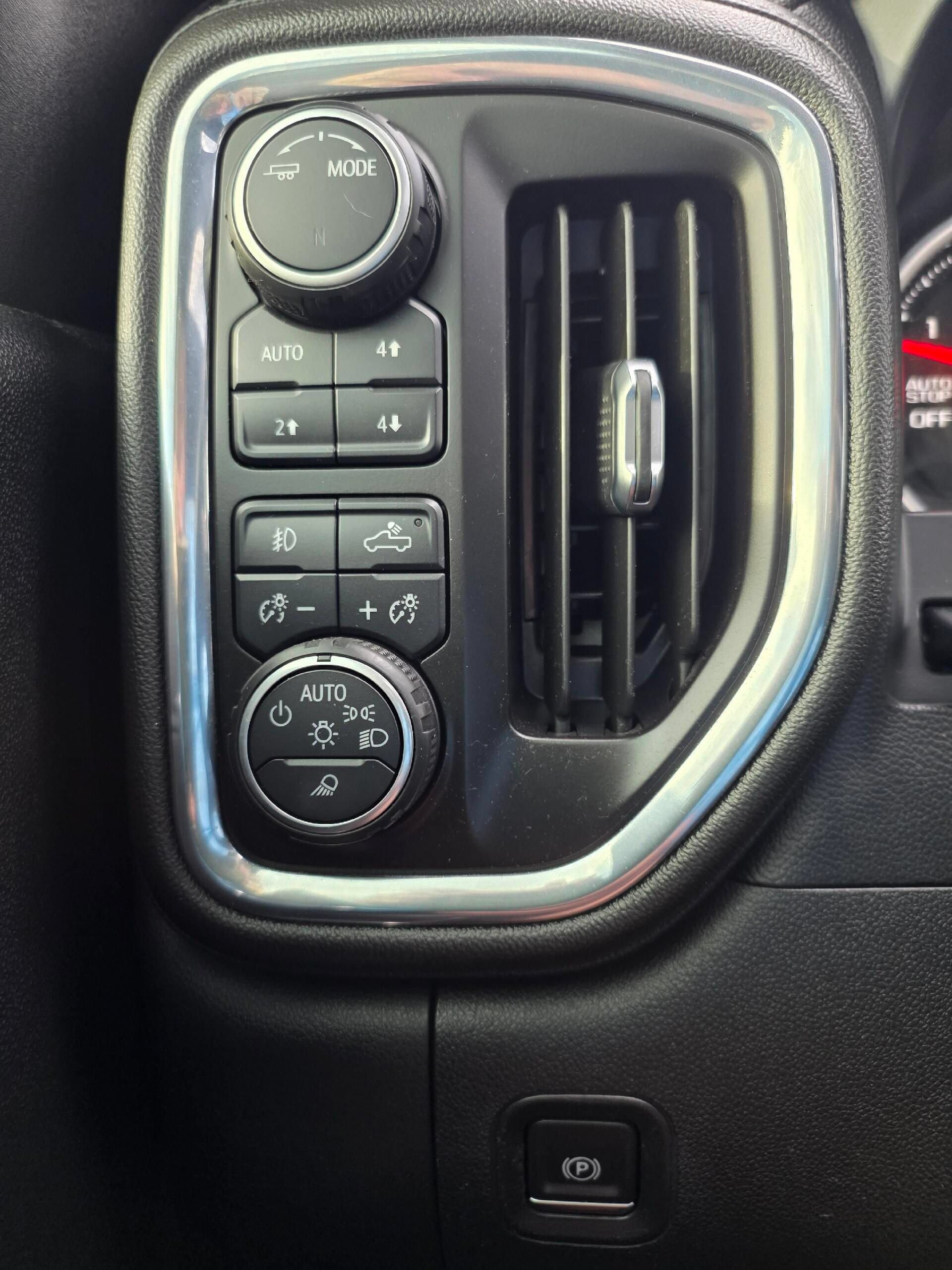Used 2021 Chevrolet Silverado 1500 High Country w/ Technology Package AWD/4WD image 25