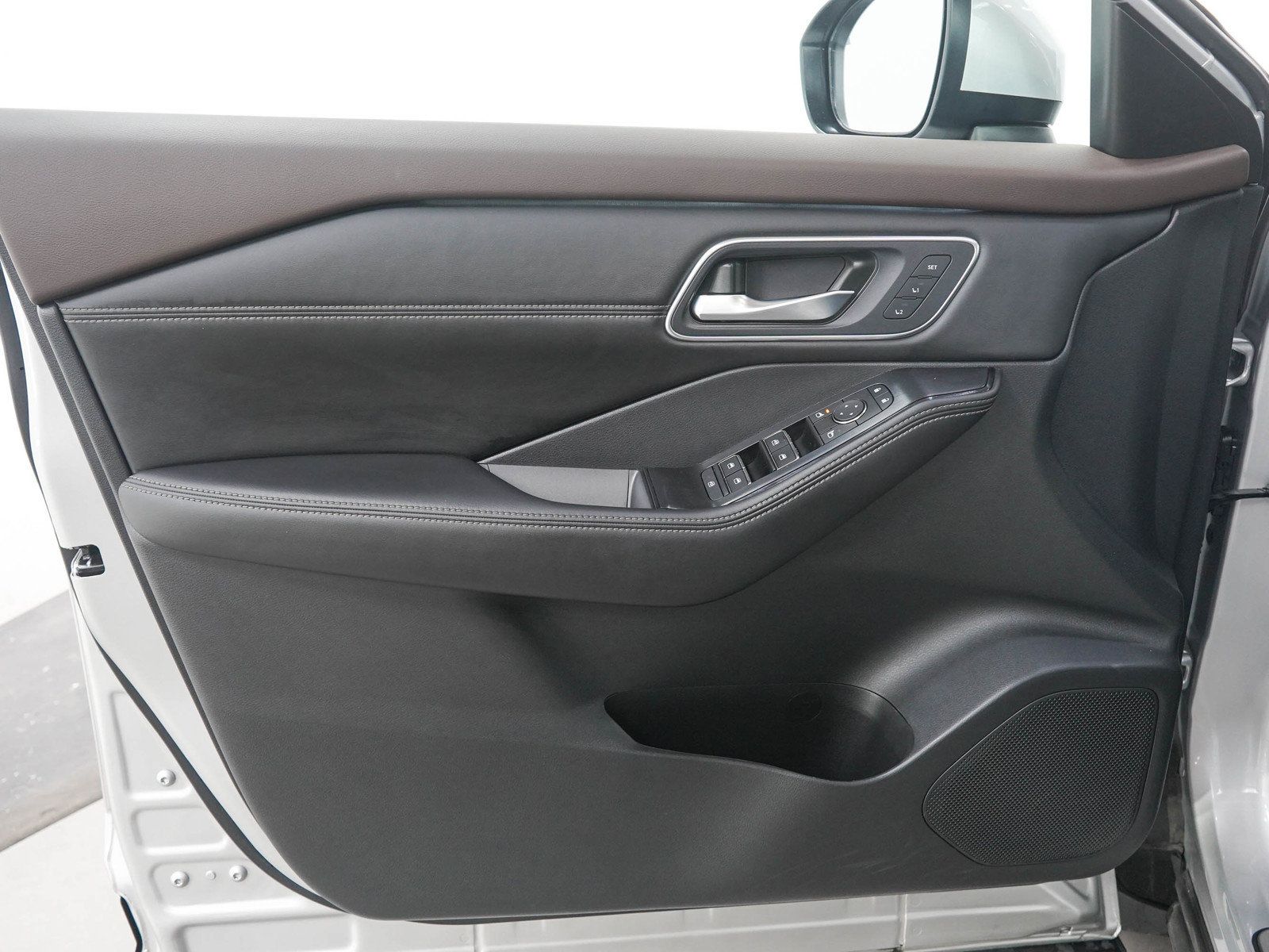 Used 2022 Nissan Rogue Platinum w/ Head-Up Display Package AWD/4WD image 21