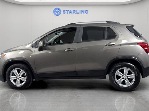Used 2021 Chevrolet Trax LT w/ LT Convenience Package image 3