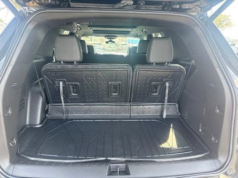 Used 2023 Chevrolet Traverse LT w/ LT Premium Package AWD/4WD image 6