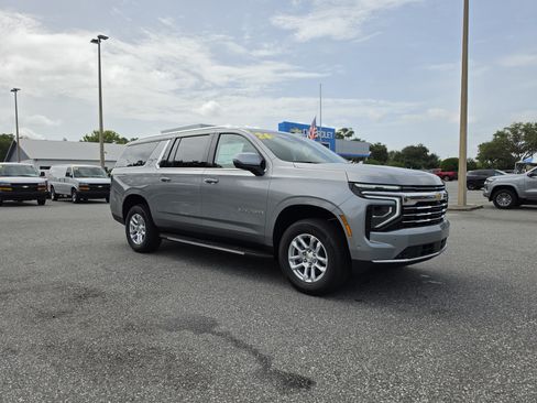 New 2026 Chevrolet Suburban LT w/ Comfort Package AWD/4WD image 2