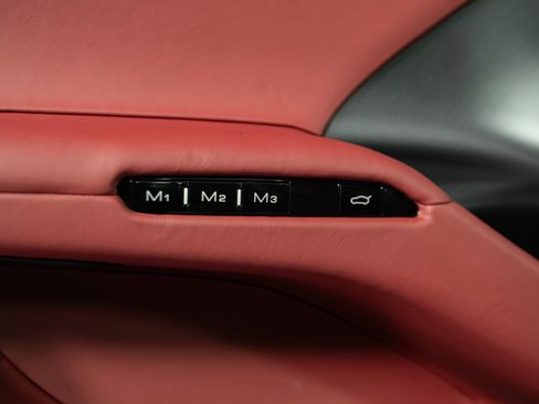 Certified 2025 Ferrari 12Cilindri RWD image 19