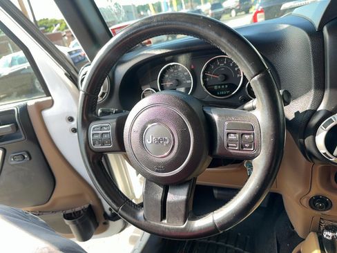 Used 2015 Jeep Wrangler Unlimited Sahara w/ Connectivity Group AWD/4WD image 14