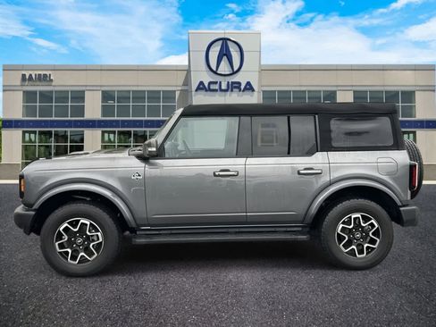 Used 2024 Ford Bronco Outer Banks image 2