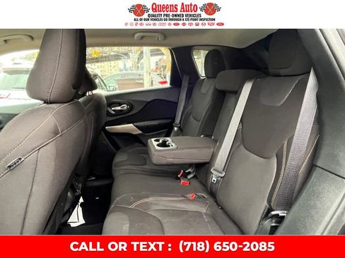 Used 2017 Jeep Cherokee Latitude w/ Comfort & Sound Group image 10