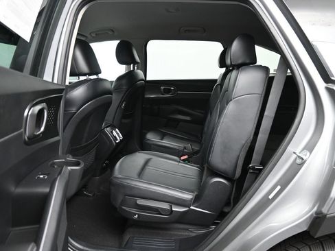 Used 2023 Kia Sorento EX AWD/4WD image 26