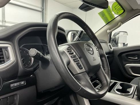 Used 2021 Nissan Titan SV w/ SV Convenience Package image 15