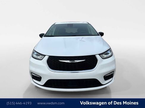 Used 2024 Chrysler Pacifica Limited image 7