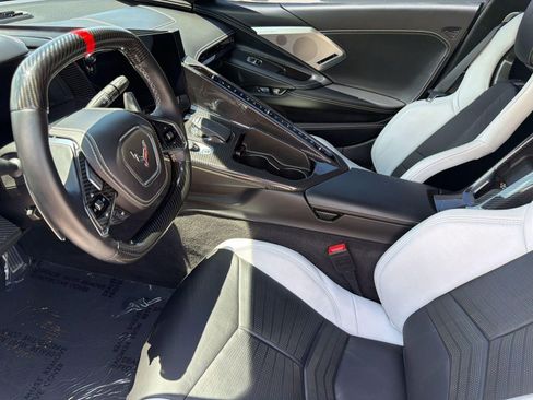 Used 2022 Chevrolet Corvette Stingray Premium Conv w/ Z51 Performance Package RWD image 4