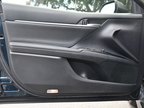 Certified 2019 Toyota Camry XLE image 9