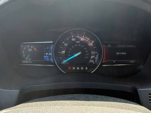 Used 2018 Ford Explorer XLT w/ Equipment Group 202A FWD image 10