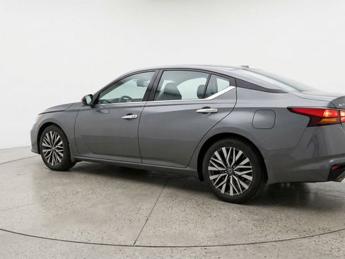 Used 2025 Nissan Altima 2.5 SV image 6