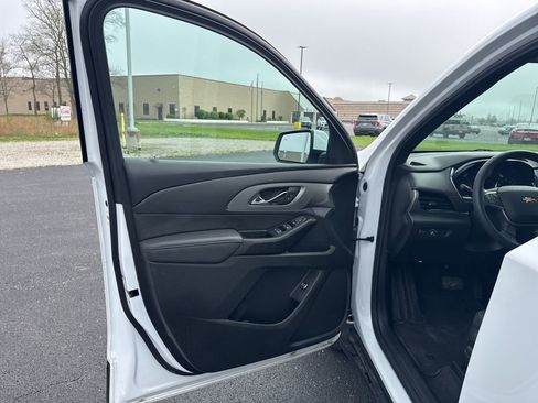 Used 2023 Chevrolet Traverse LT image 15