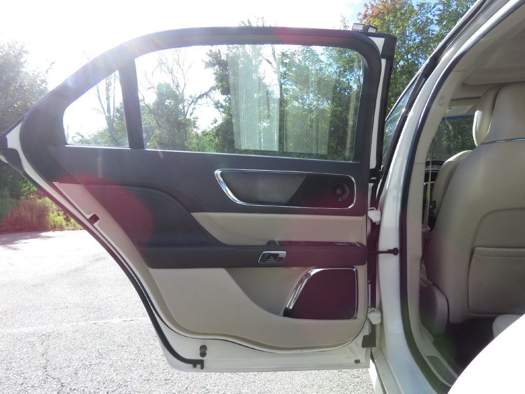 Used 2019 Lincoln Continental Reserve AWD/4WD image 18