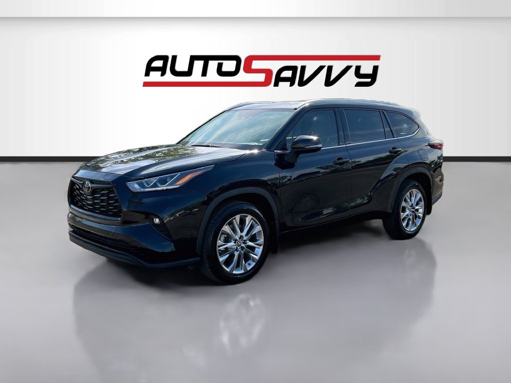 Used 2024 Toyota Highlander Limited FWD image 3