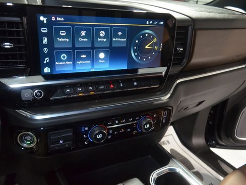 Used 2024 Chevrolet Silverado 1500 High Country image 24