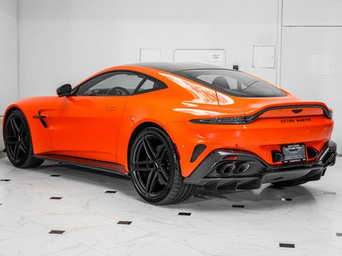 Used 2025 Aston Martin V8 Vantage Coupe image 2