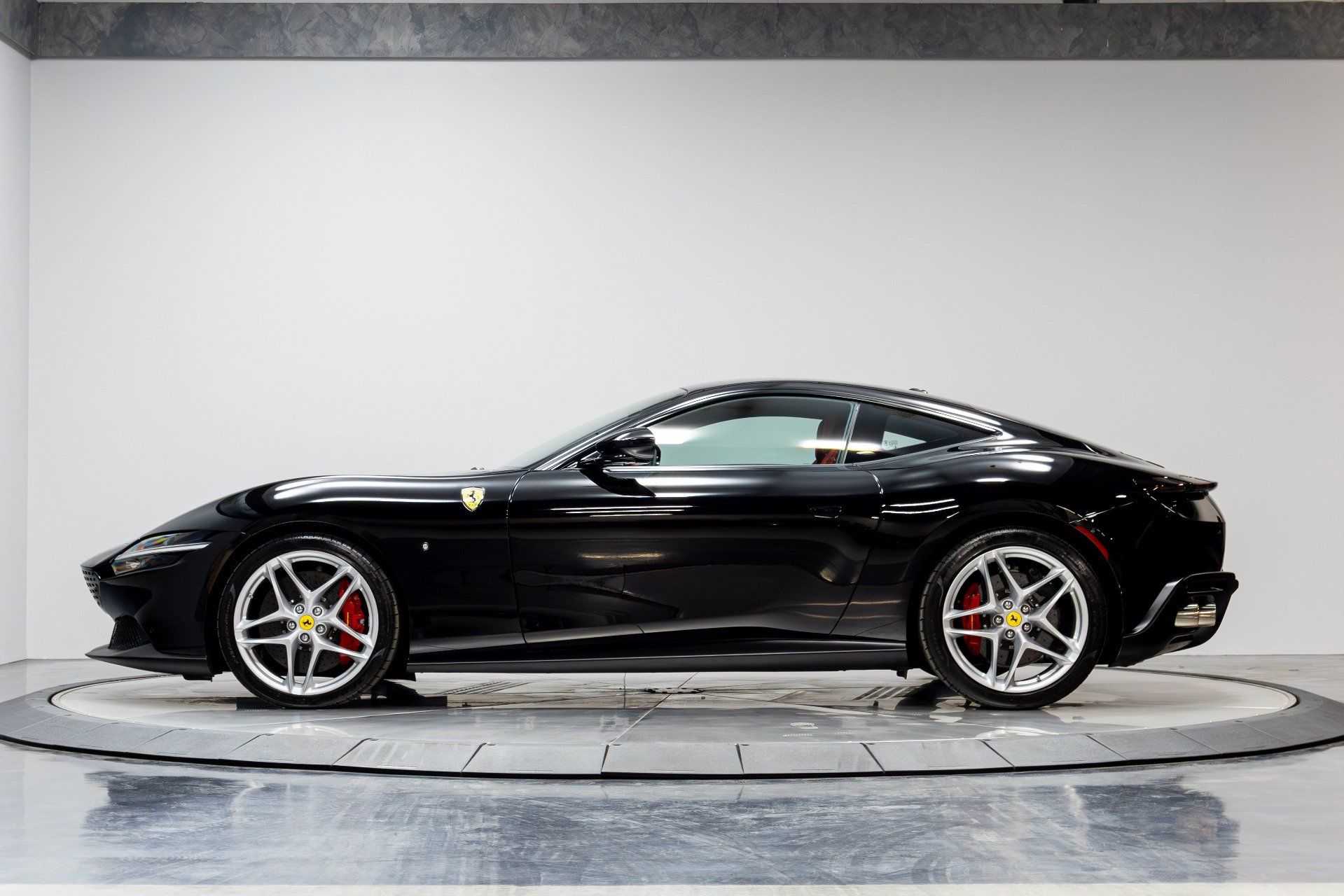 Used 2022 Ferrari Roma RWD image 40