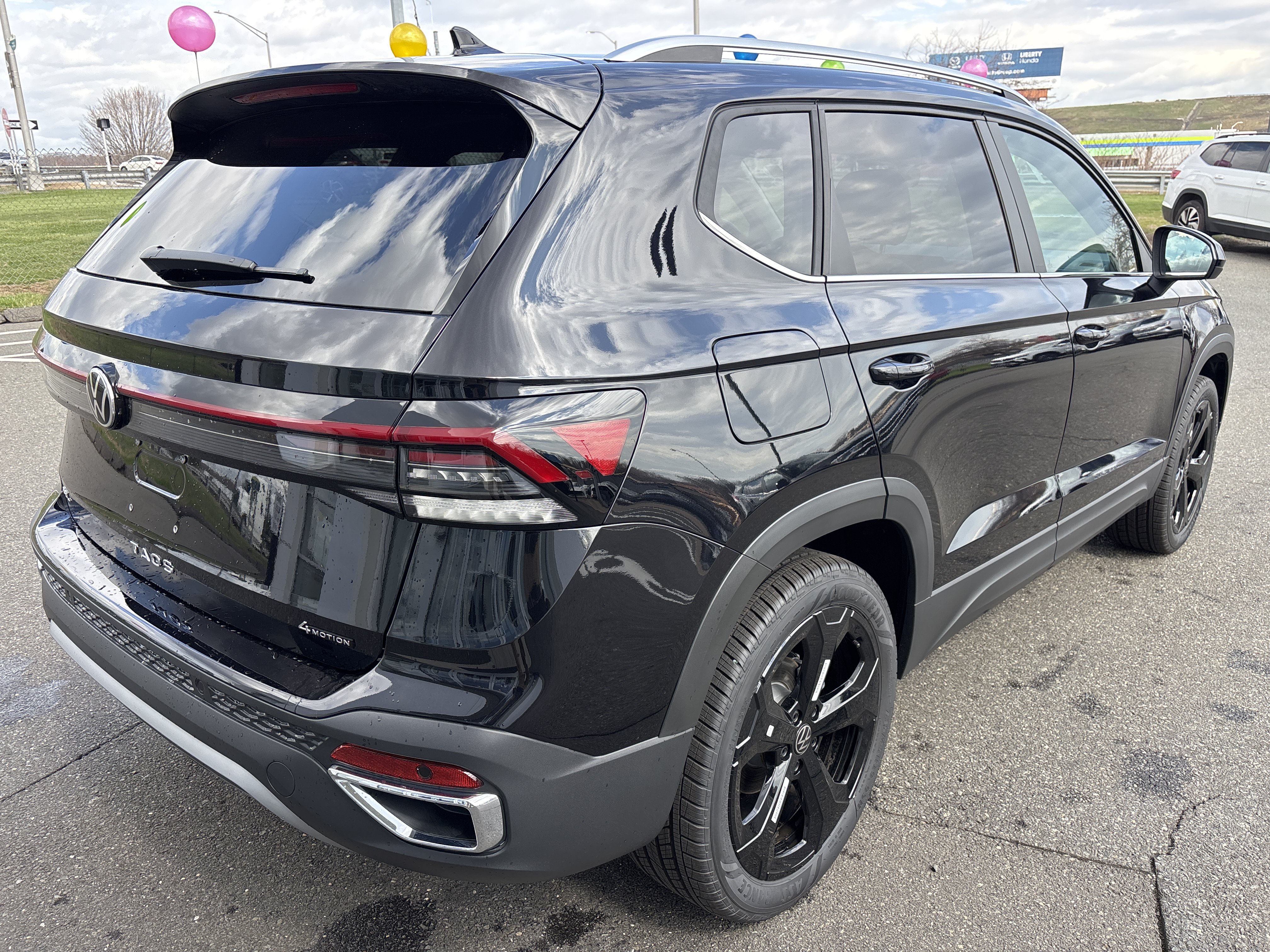 New 2026 Volkswagen Taos SEL AWD/4WD image 5