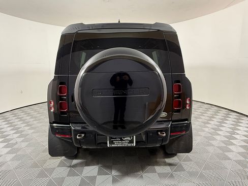 Used 2023 Land Rover Defender 110 X-Dynamic SE image 10