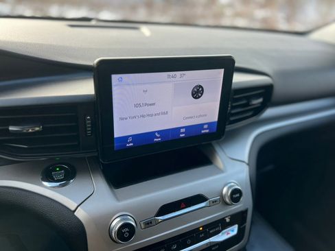 Used 2021 Ford Explorer XLT image 18