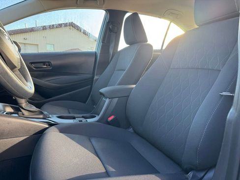 Used 2025 Toyota Corolla LE FWD image 4