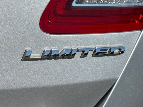 Used 2018 Ford Taurus Limited FWD image 23
